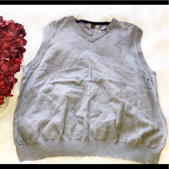 Oscar de la Renta Other - OSCAR DE LA RENTA Knit Diamond Print Sweater Vest